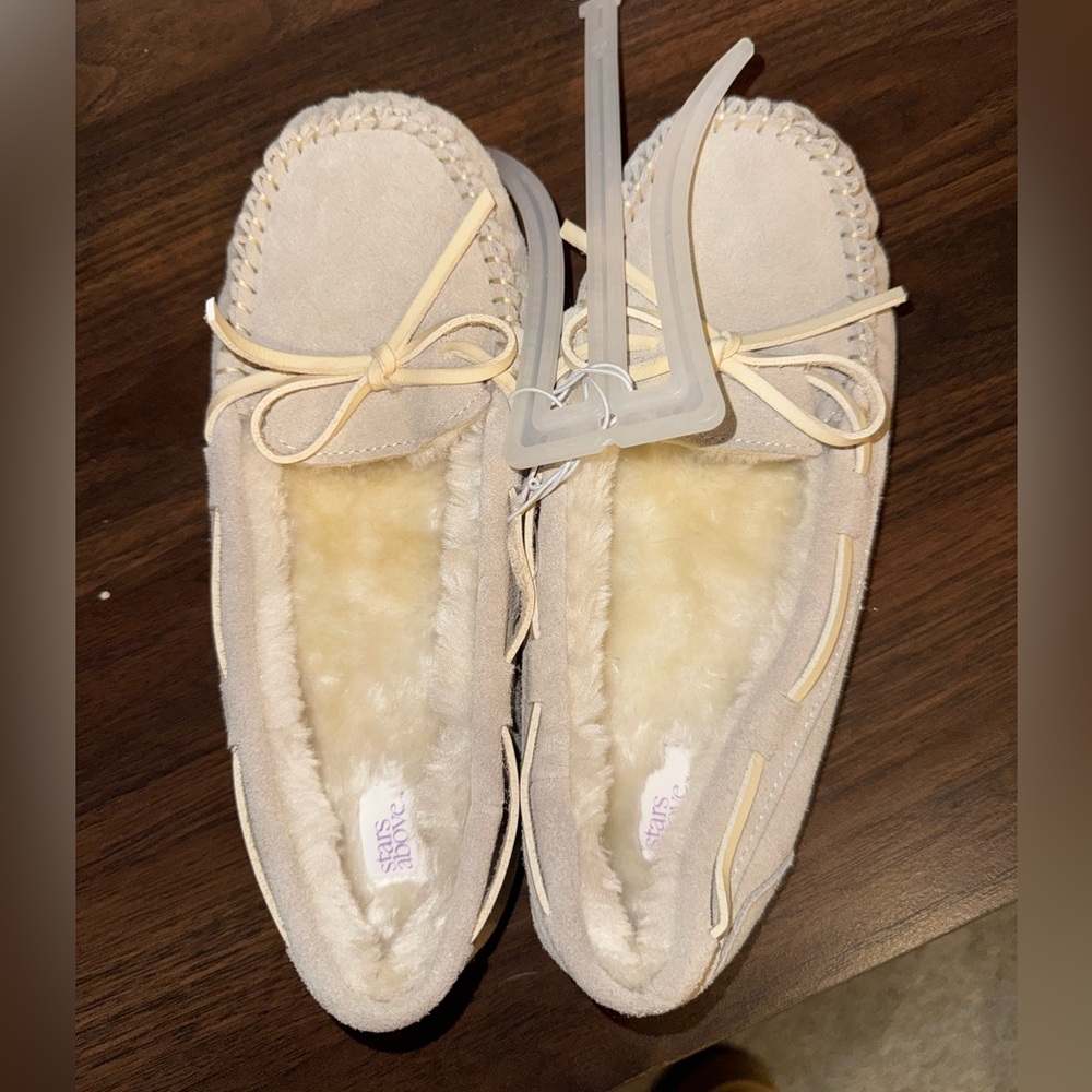 Stars Above Grey and White Faux Fur Moccasins - Women’s Size 5 - NWT